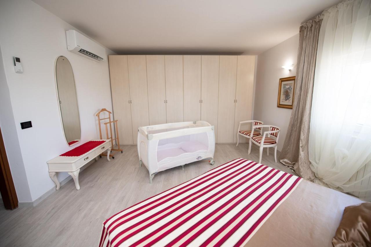 Il Cortiletto - Appartamento Lores Manerba del Garda Buitenkant foto