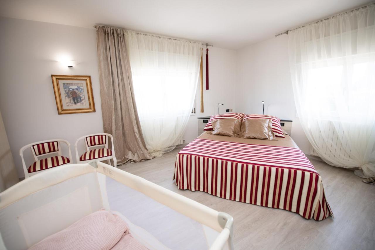Il Cortiletto - Appartamento Lores Manerba del Garda Buitenkant foto